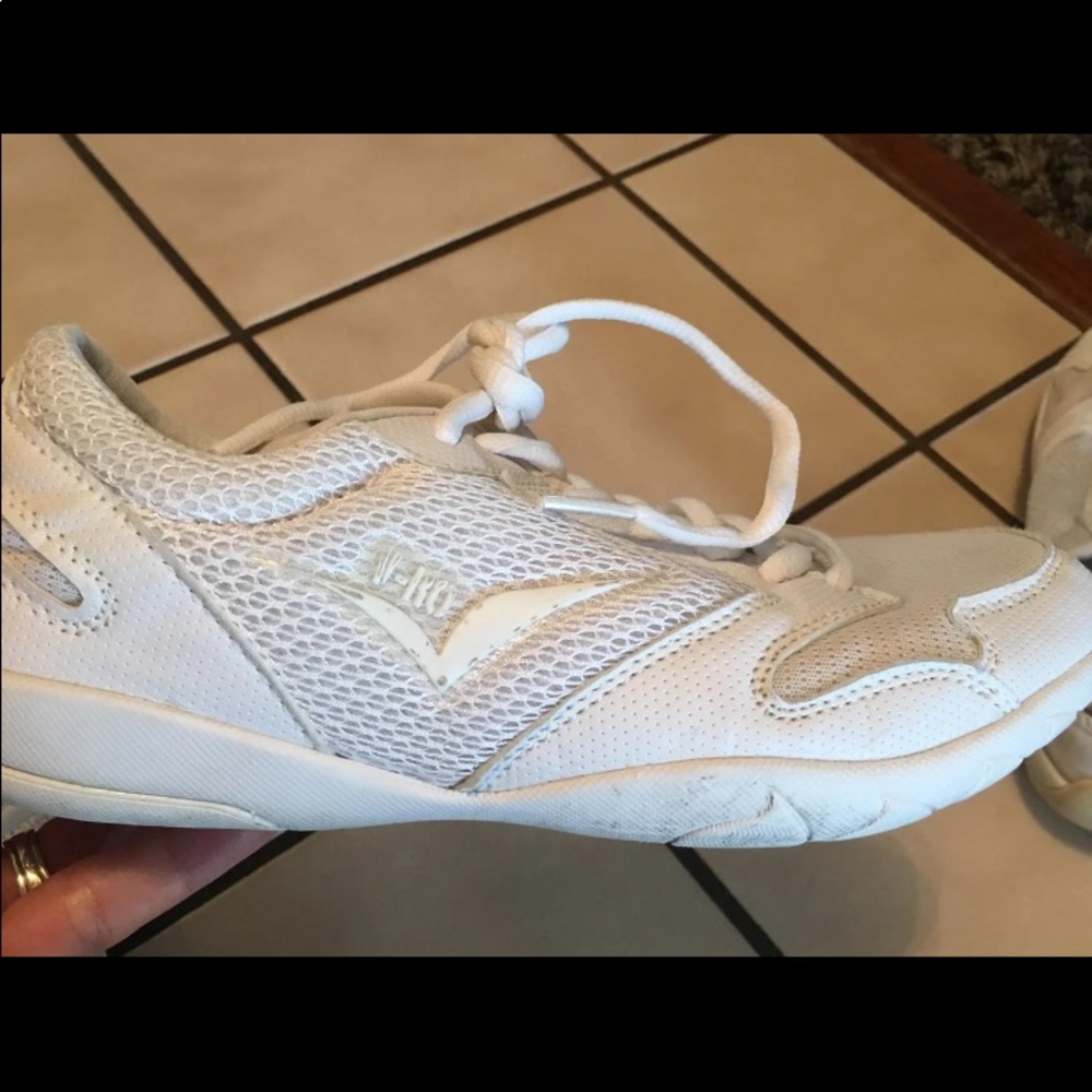 V-ro cheer and tumbling shoe